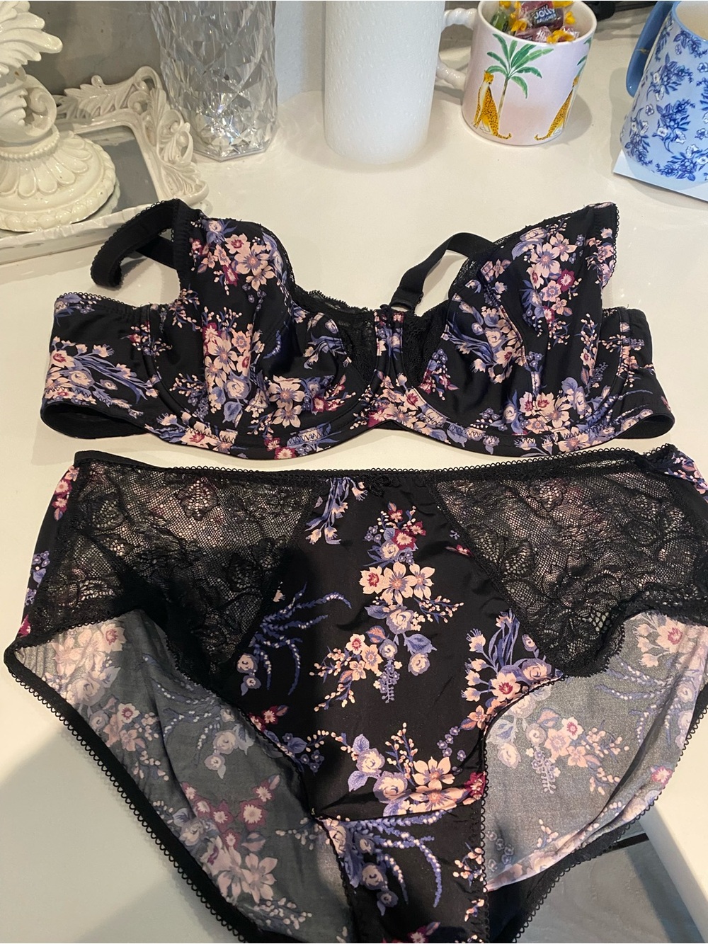 Floral Lace Underwire Bra & Brief Set - Black Floral